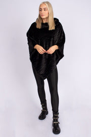 Faux fur poncho med krave sort