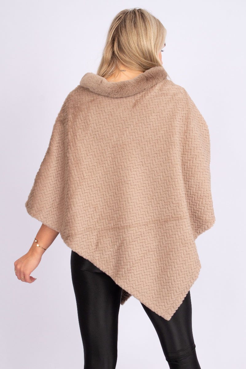 Fuskpäls poncho m. krage, Taupe