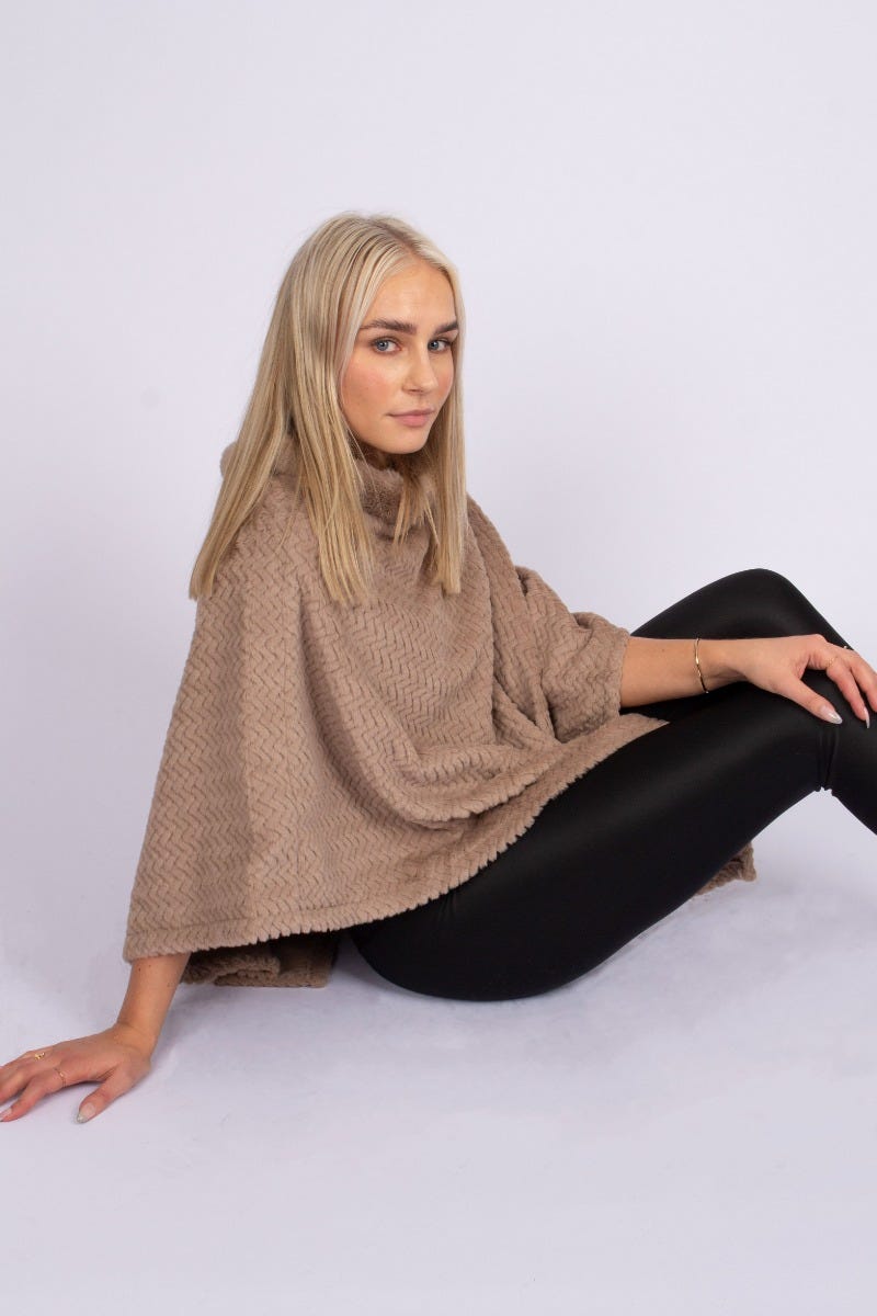 Fuskpäls poncho m. krage, Taupe