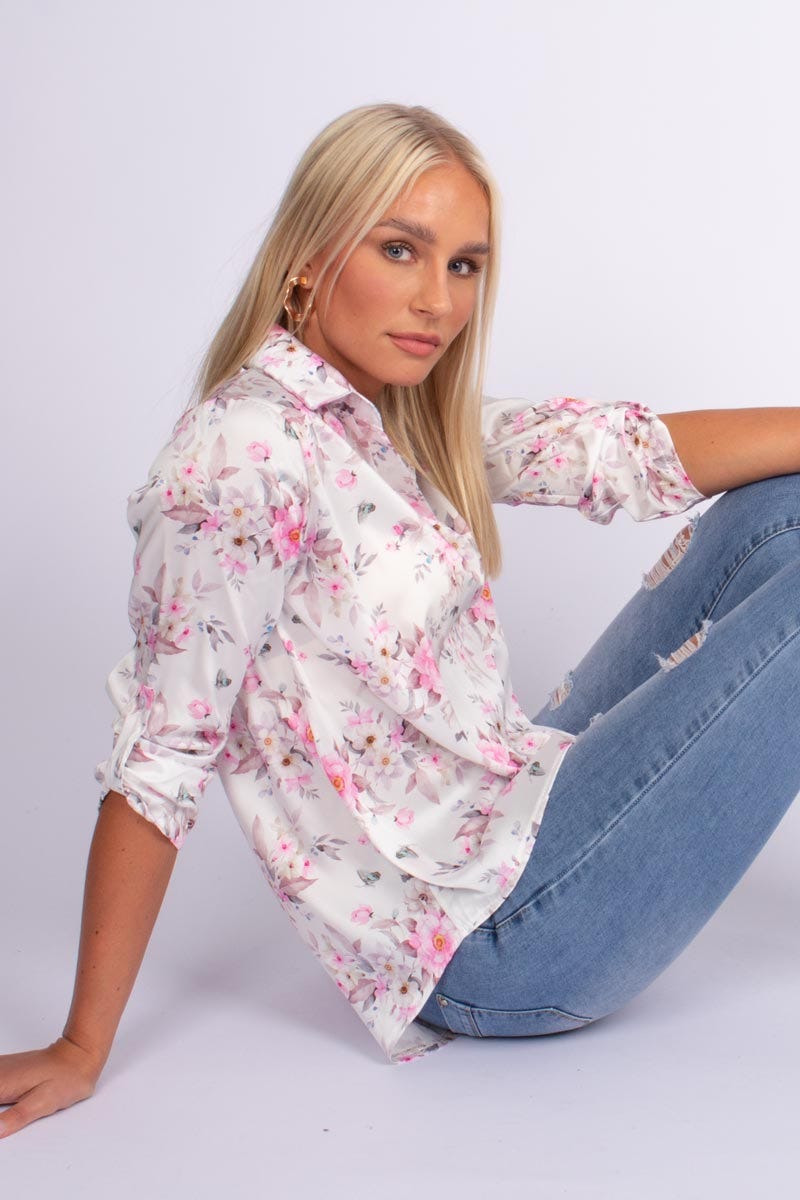 Blus m. krage i blomsterprint, Vit