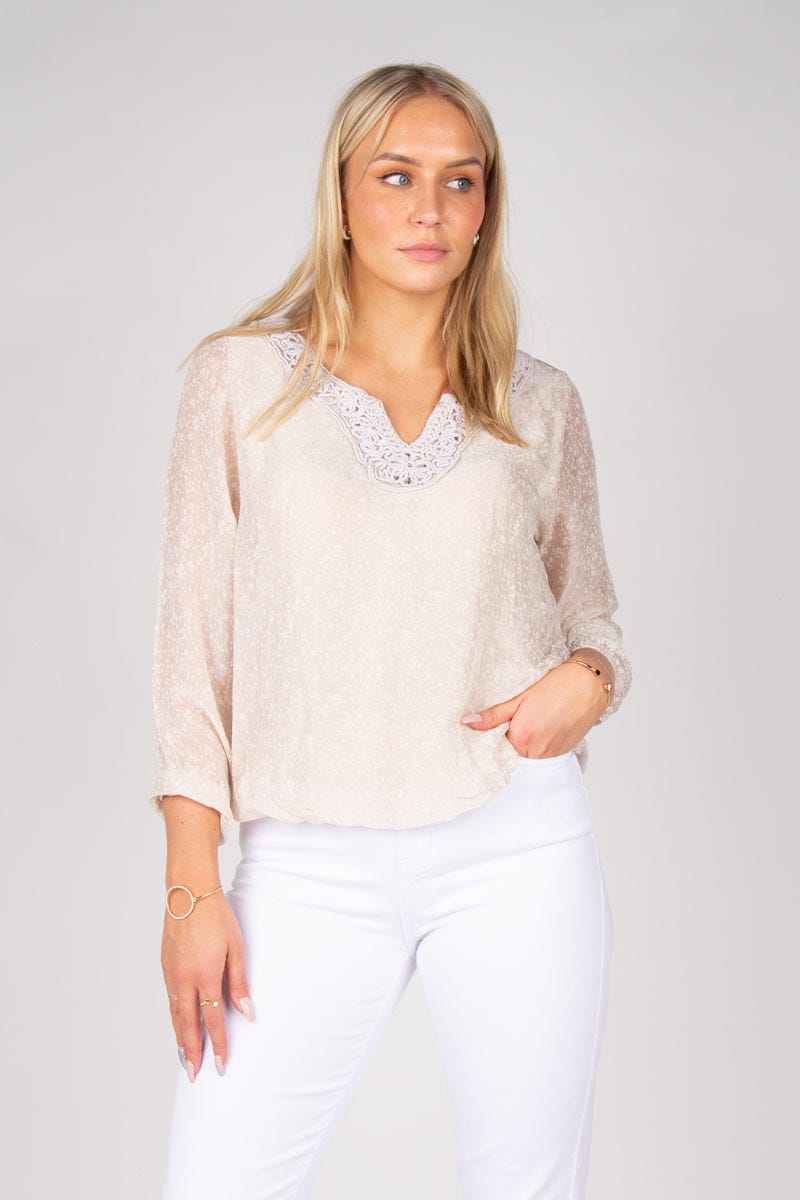 Blus m. broderi, Beige