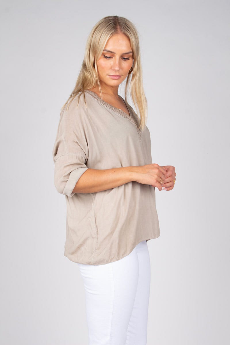 Blus m. paljettdetalj, Beige