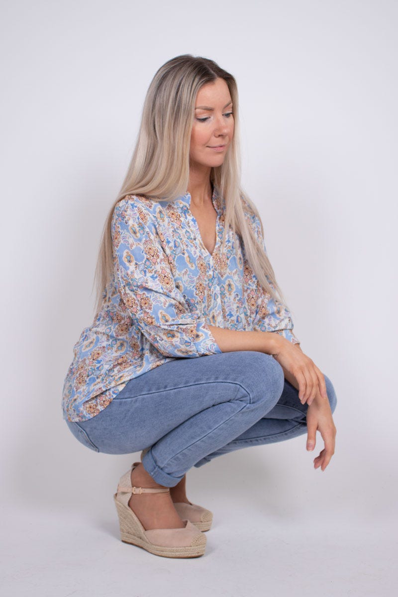 Bluse m. print Skyblue