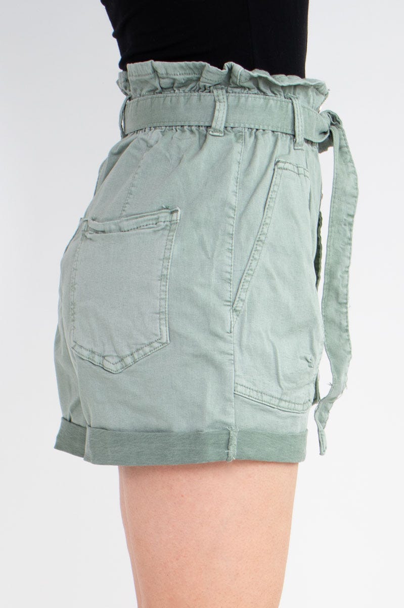 Högmidjade shorts m. knytband, Khaki