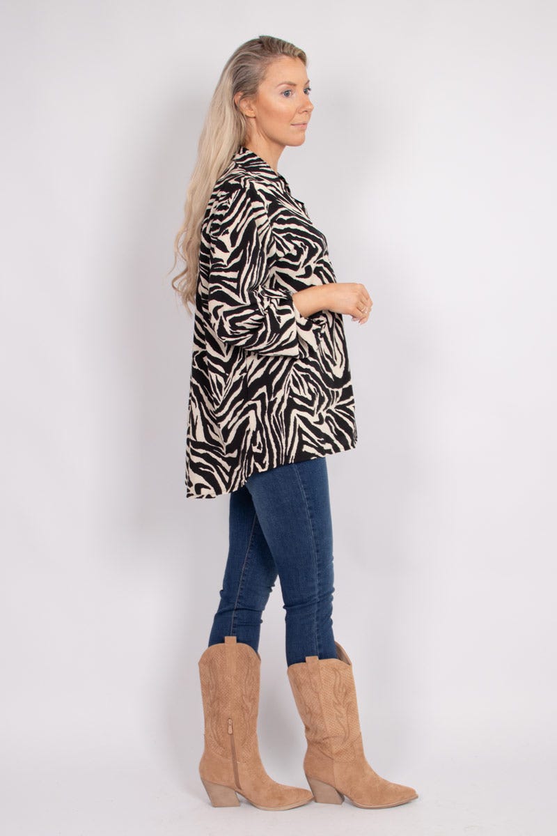 Adeline blus m. zebraprint, Svart