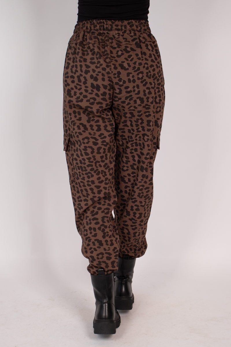 Cargobyxor m. leopardprint, Brun