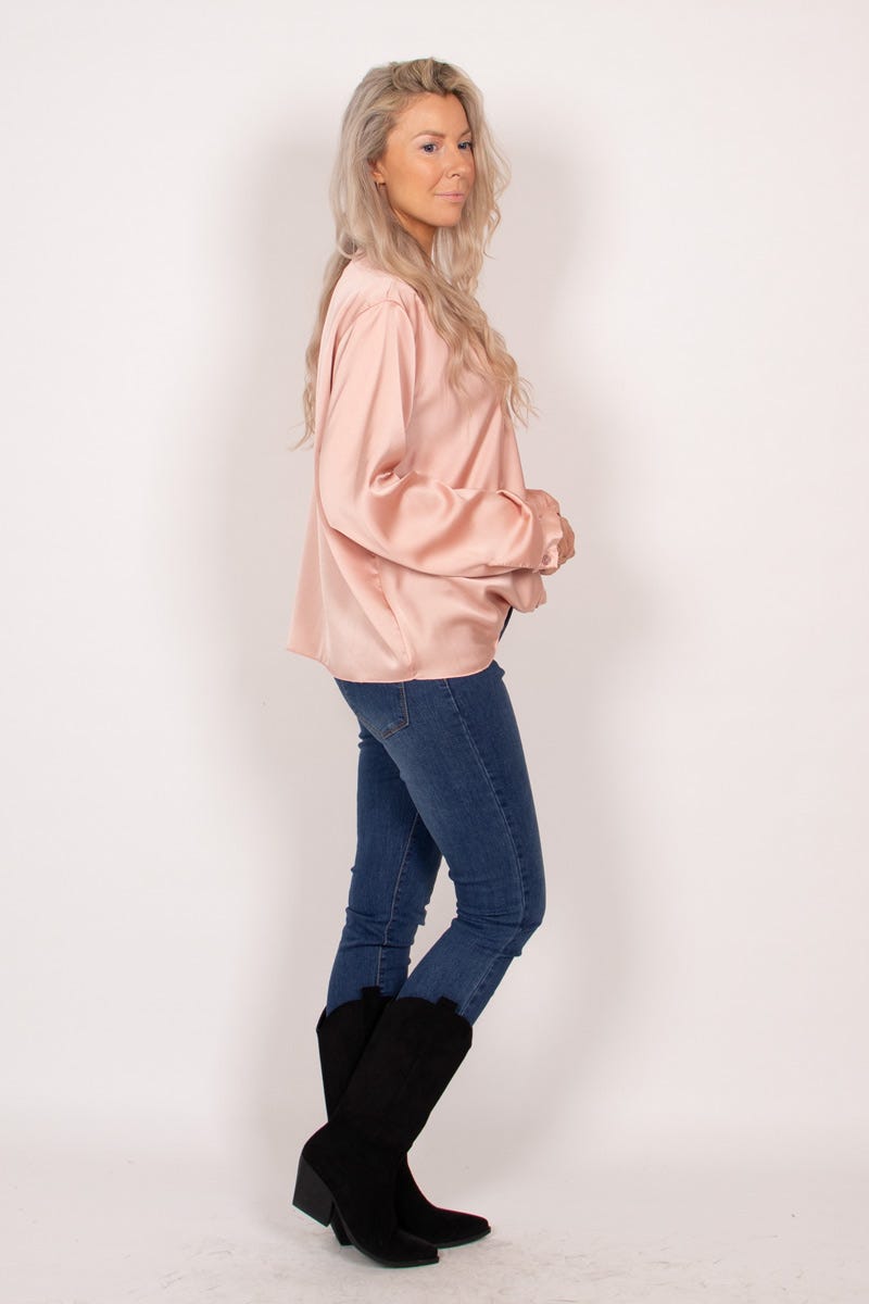 Satin bluse m. crossover detalje Rosa