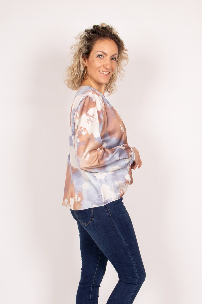 Crossover bluse m. batikmønster Beige