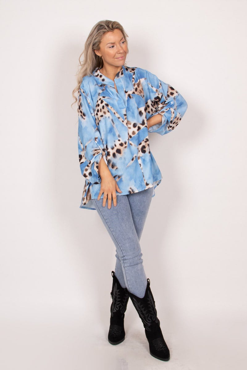 Adeline blus m. leopardprint, Blå