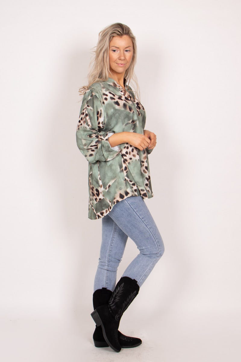 Adeline blus m. leopardprint, Grön