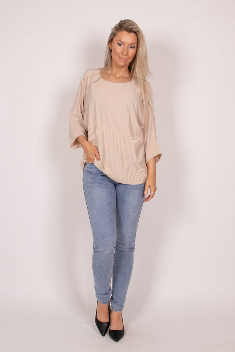 Blus m. batwing och plissé, Beige