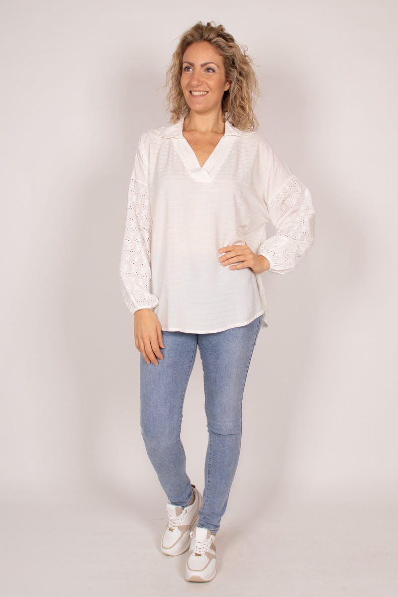 Blus m. ränder och broderi, Creme