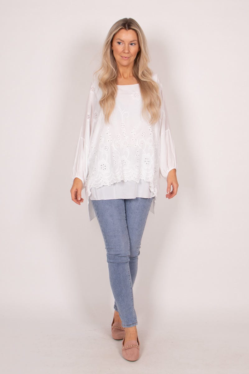 Blus m. broderi anglaise, Vit 