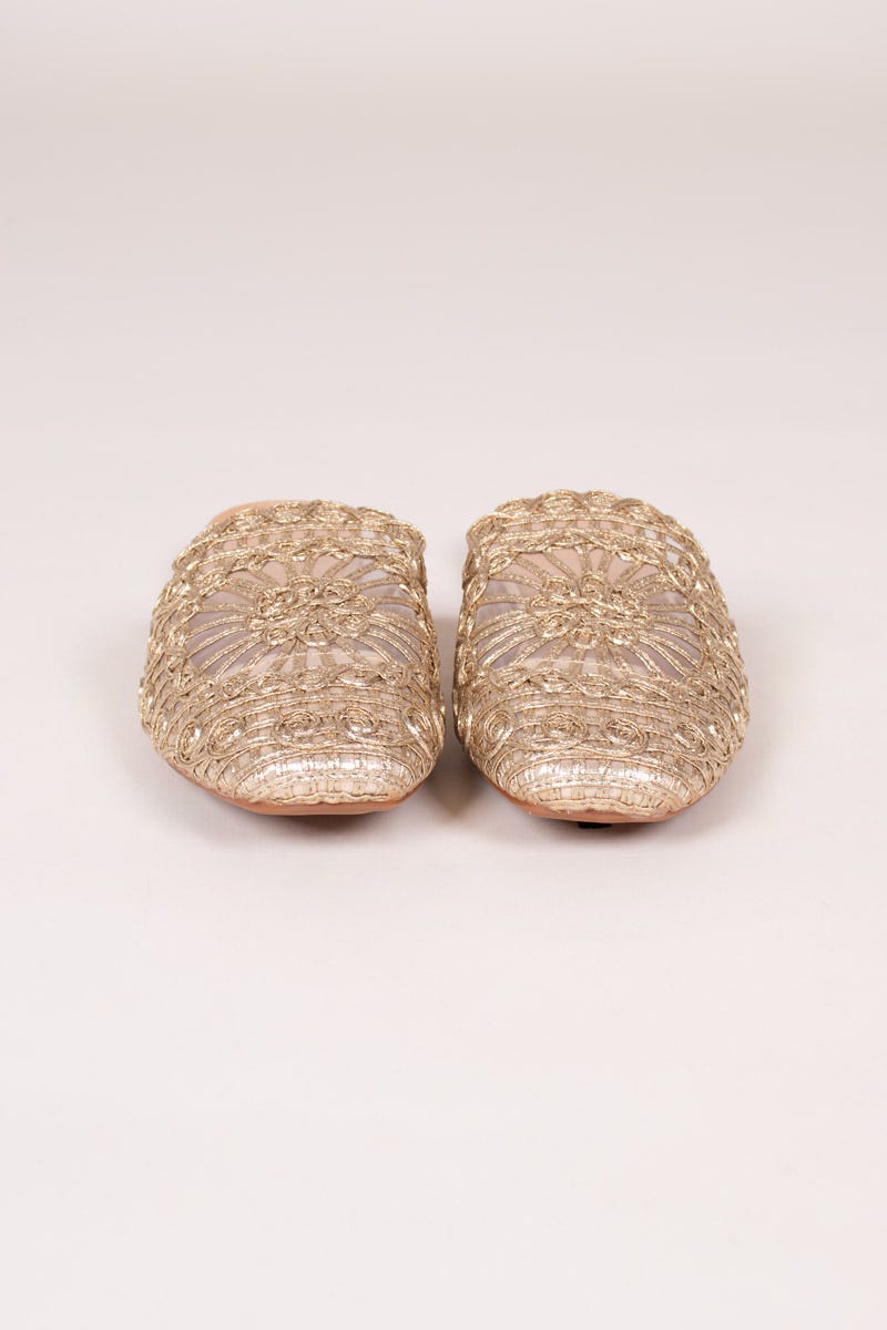 Slippers m. flätade strådetaljer, Guld