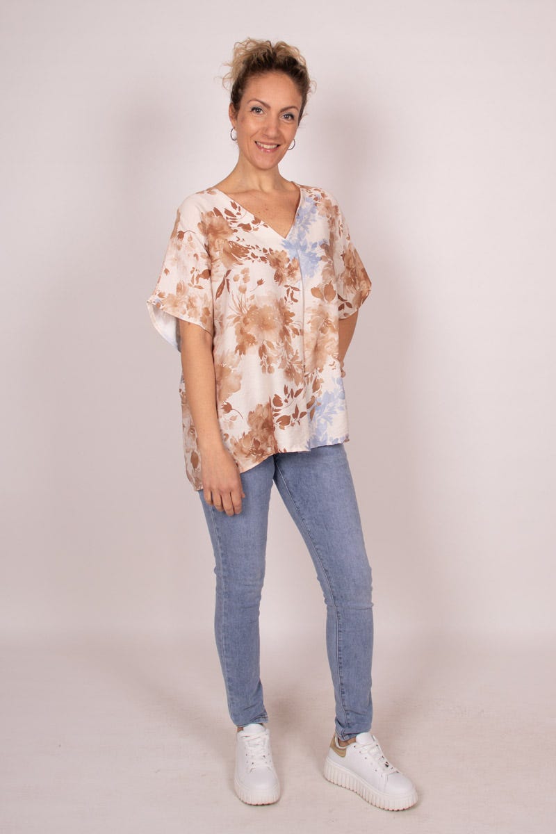 Blus m. v-ringning och blommor, Beige