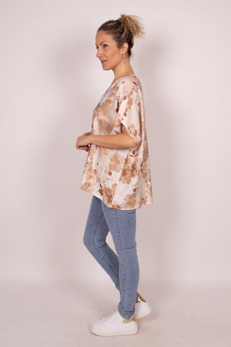 Blus m. v-ringning och blommor, Beige