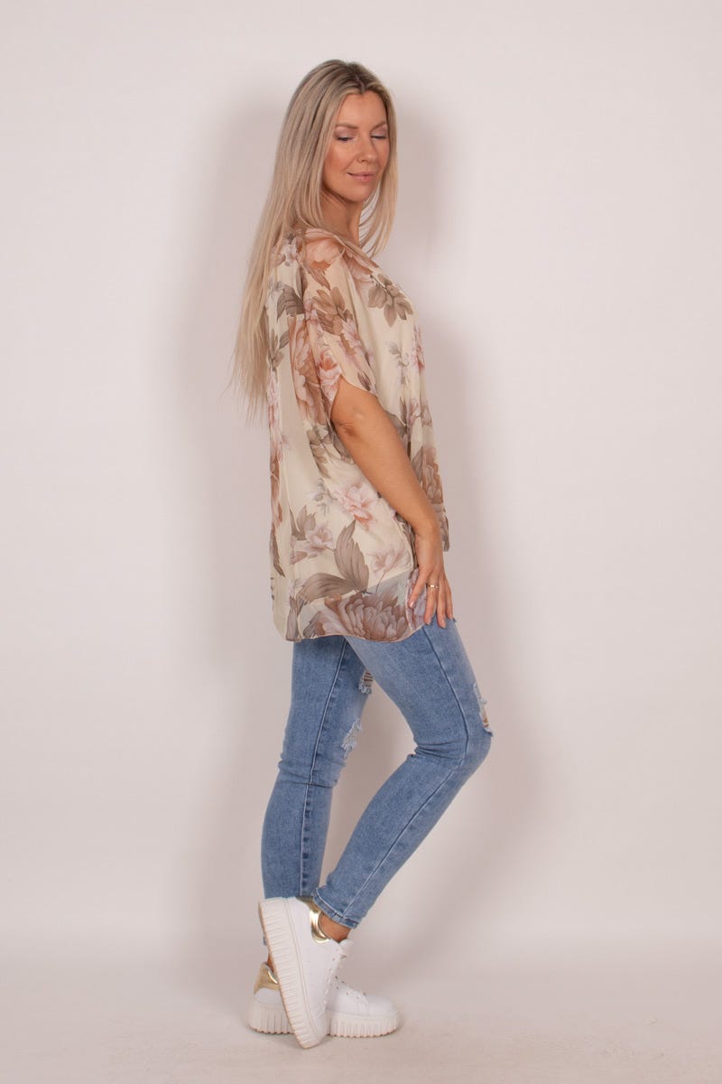 Top m. stora blommor, Beige