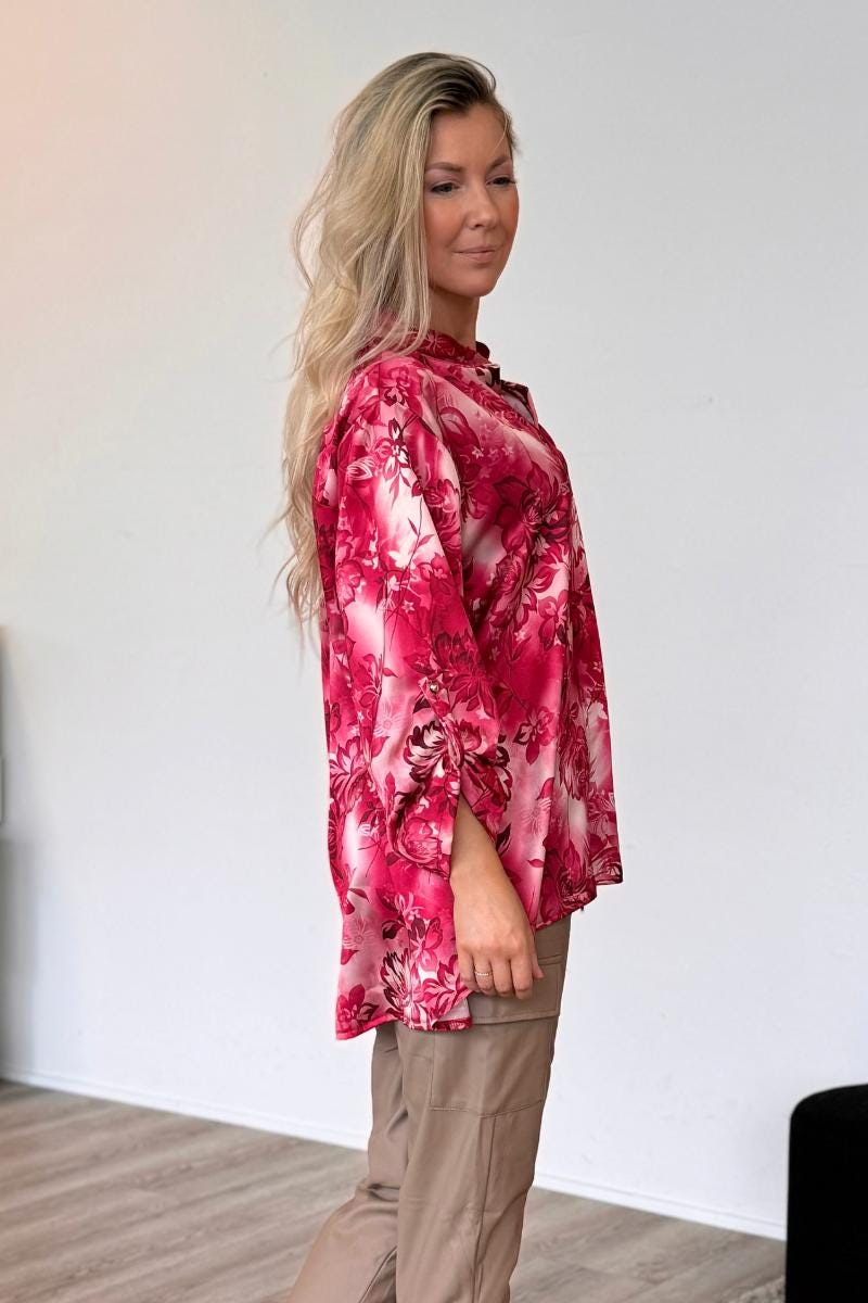 Adeline satin bluse m. blomster Rød