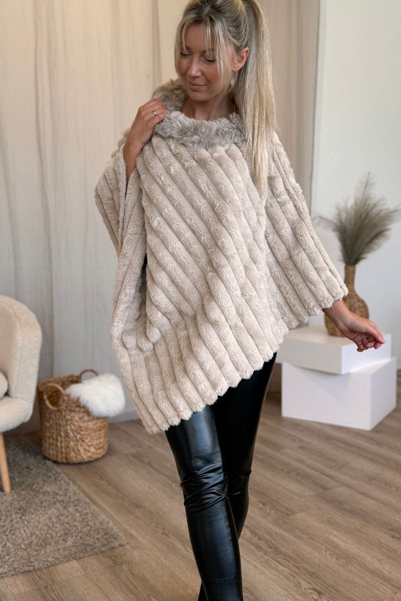 Poncho i fuskpäls, Beige