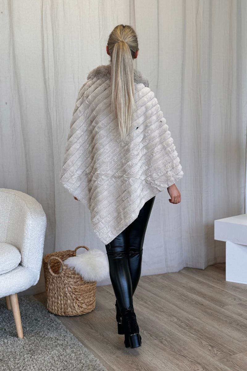 Poncho i fuskpäls, Beige