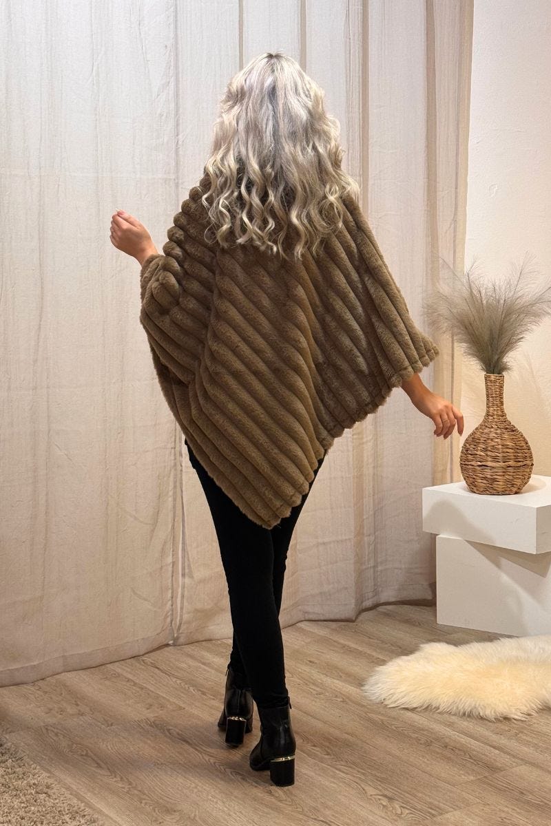 Poncho i fuskpäls, Taupe