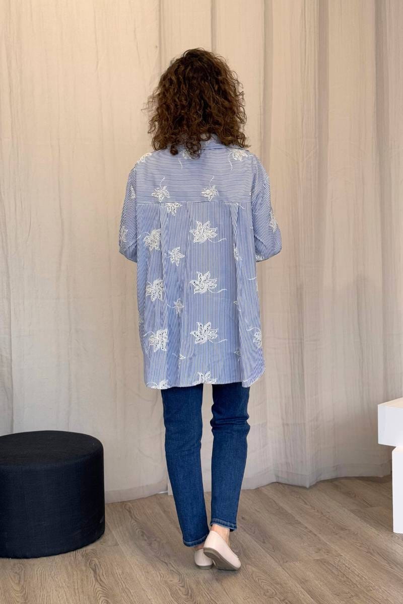 Randig skjorta m. broderie anglaise Skyblue