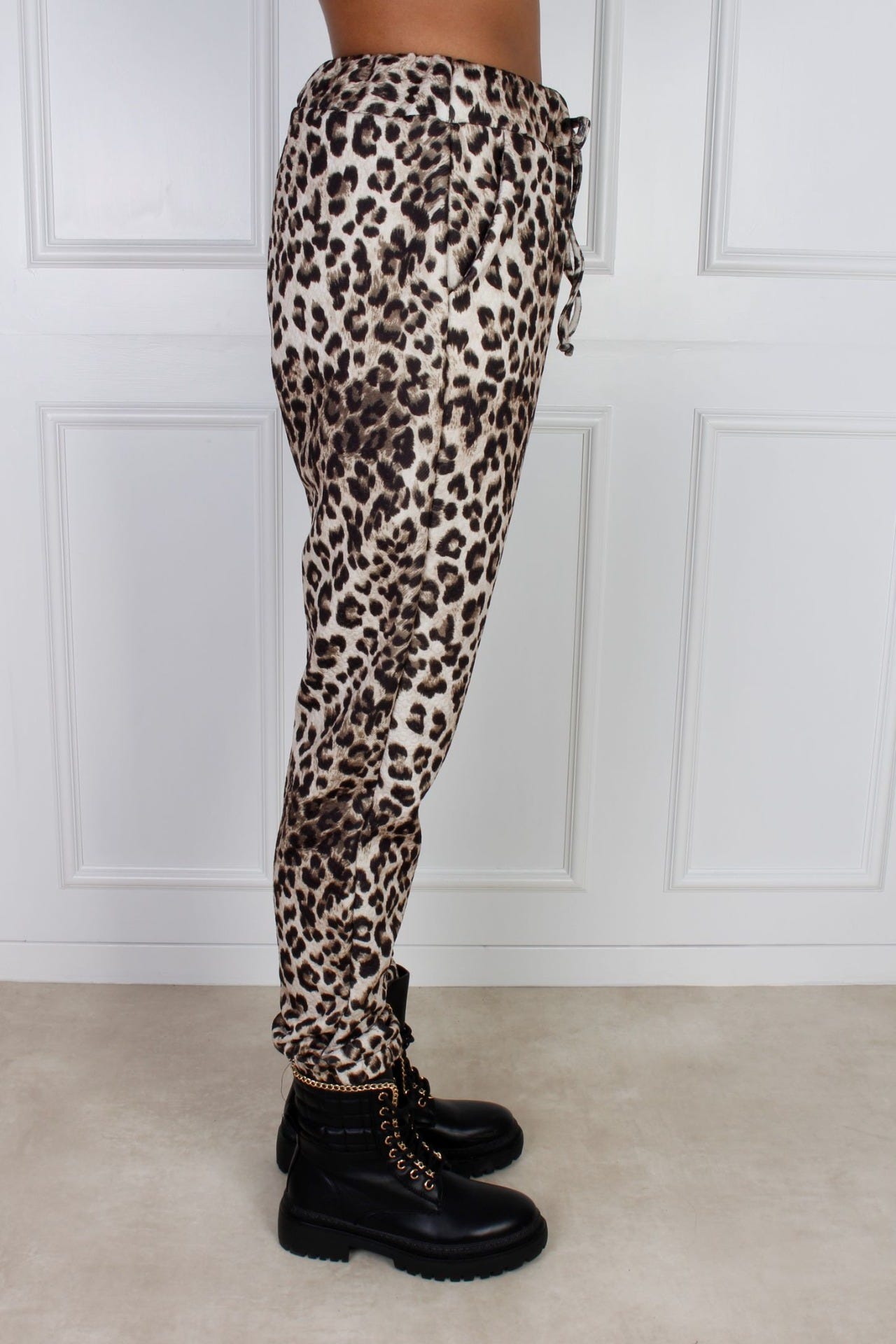 Cecilie buks, leopard