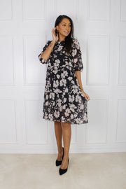 Lea kjole, sort m. lyst blomsterprint