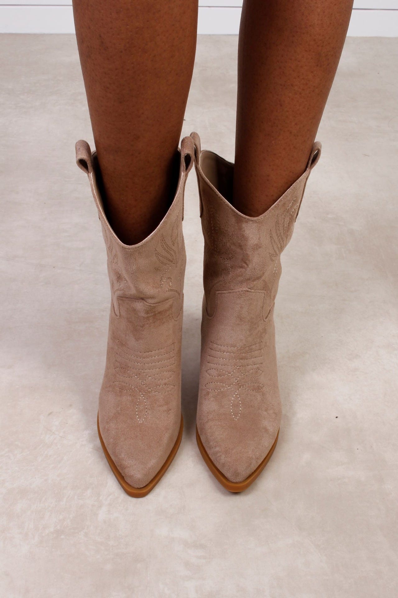 Cowboy boots, Beige