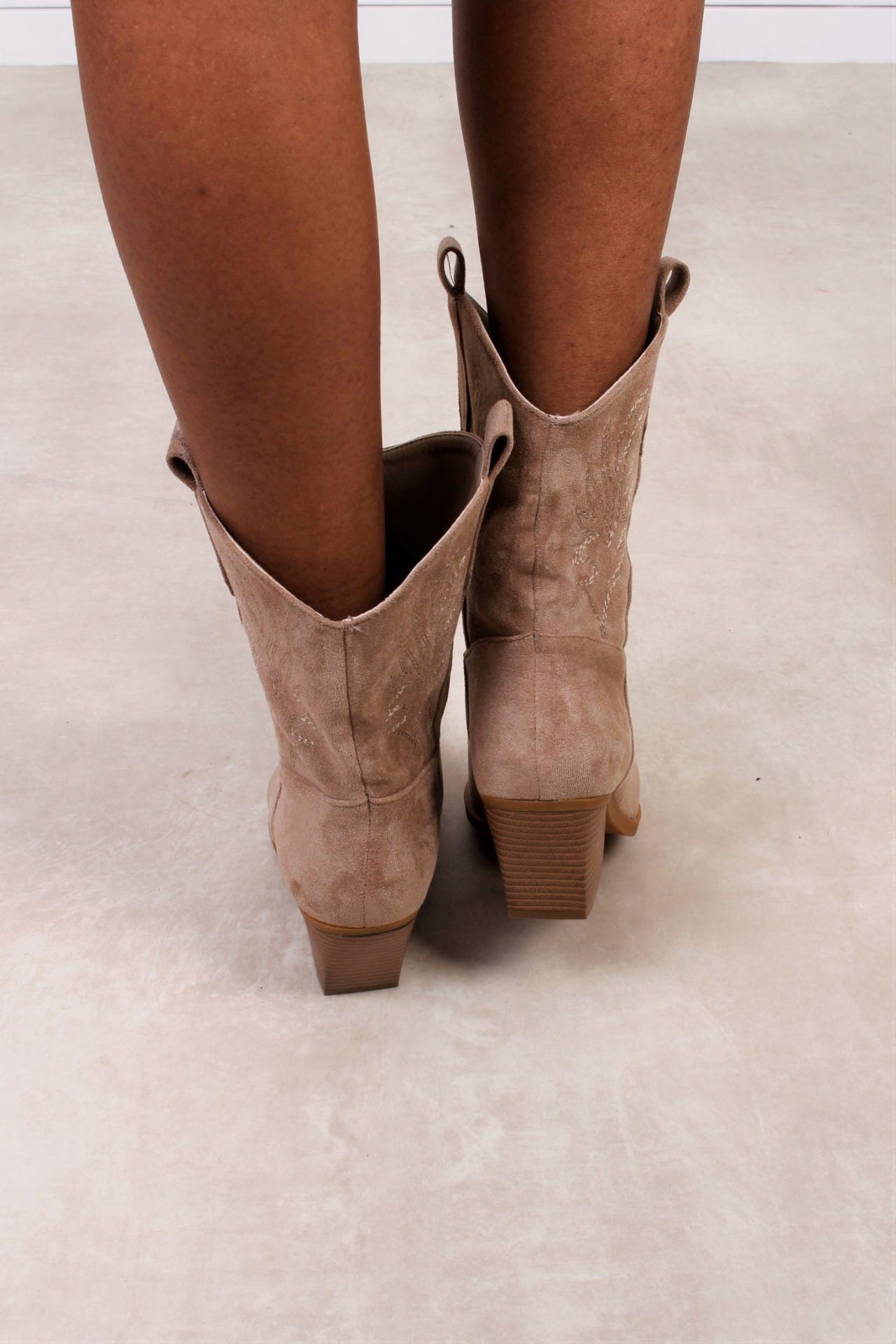 Cowboy boots, Beige