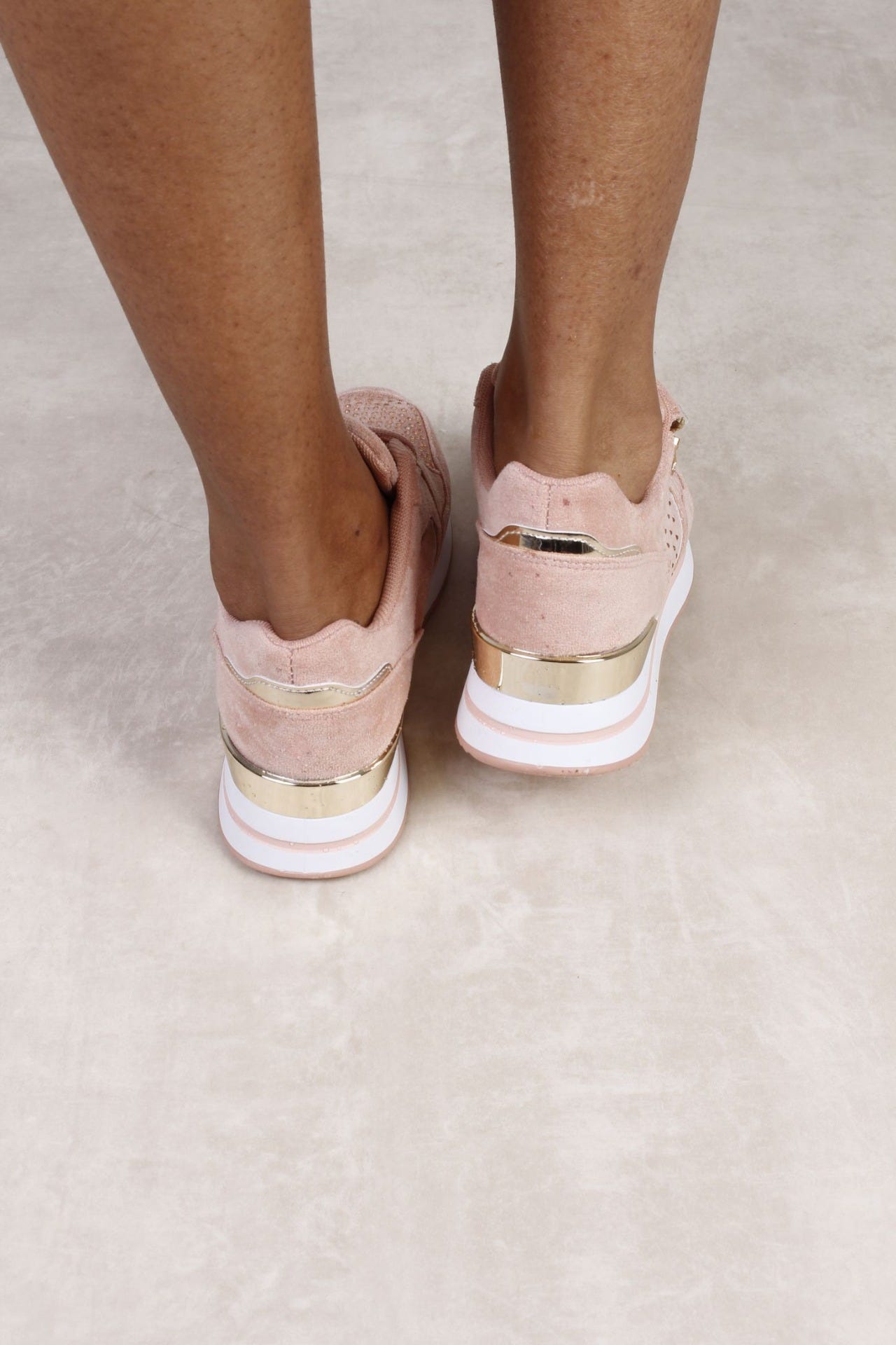 Sneakers med guld detaljer, Rosa