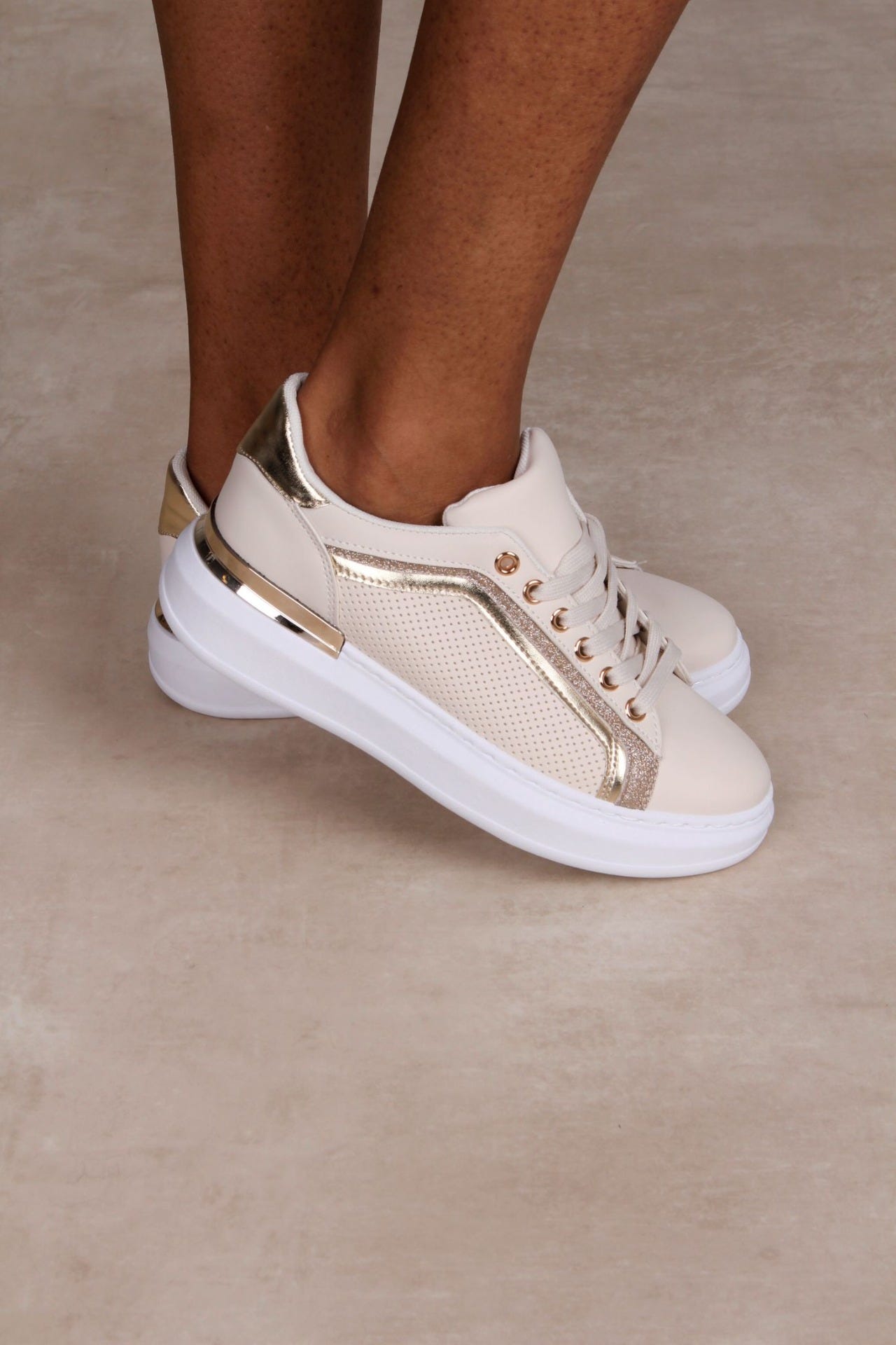 Sneakers m. gulddetaljer, Beige 