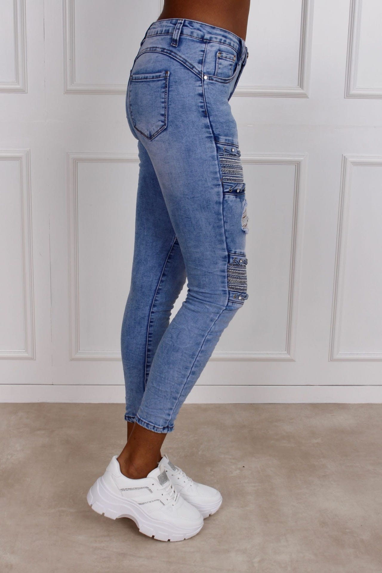 Jeans m. detaljer, Ljus denim