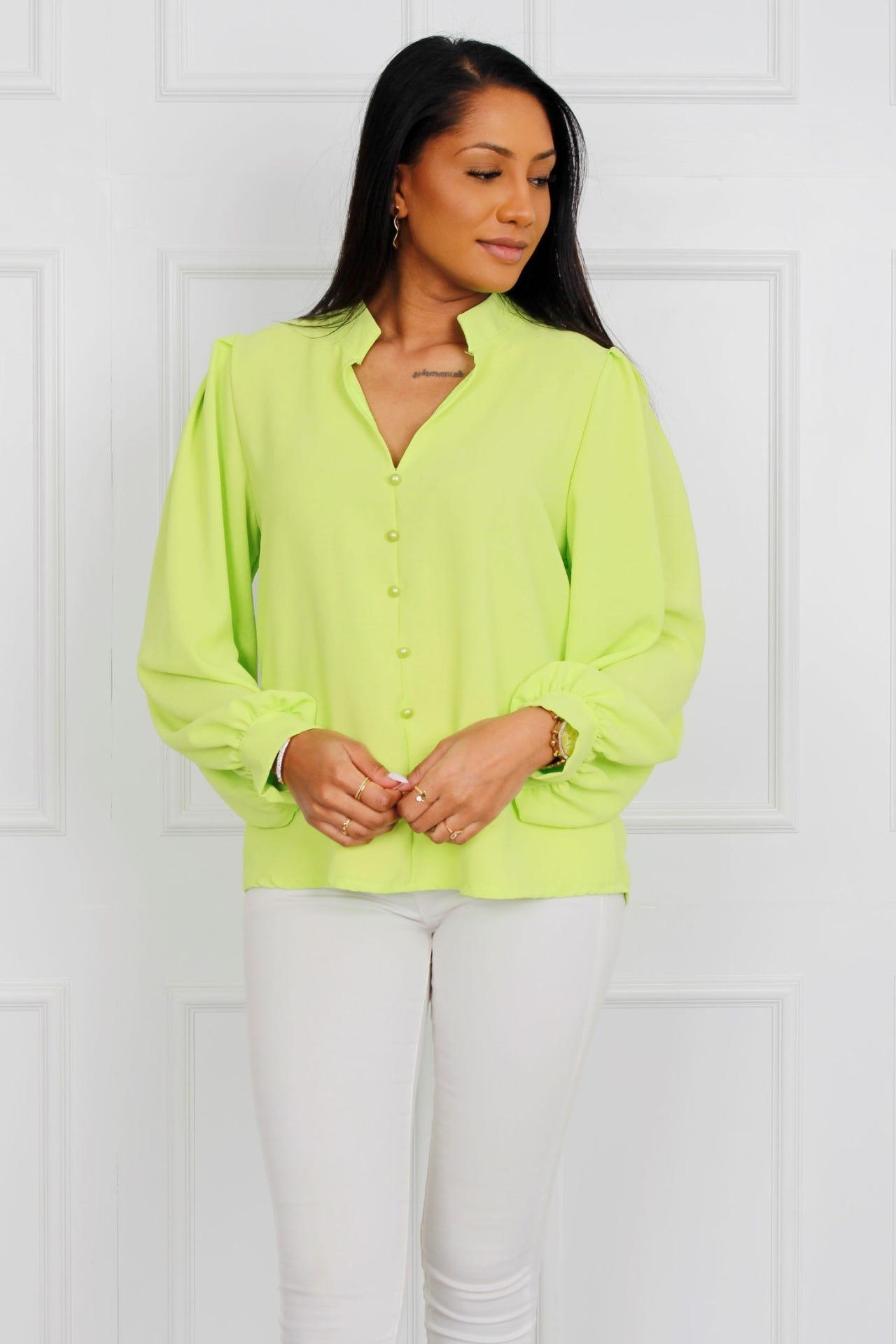 V-ringad blus, Lime