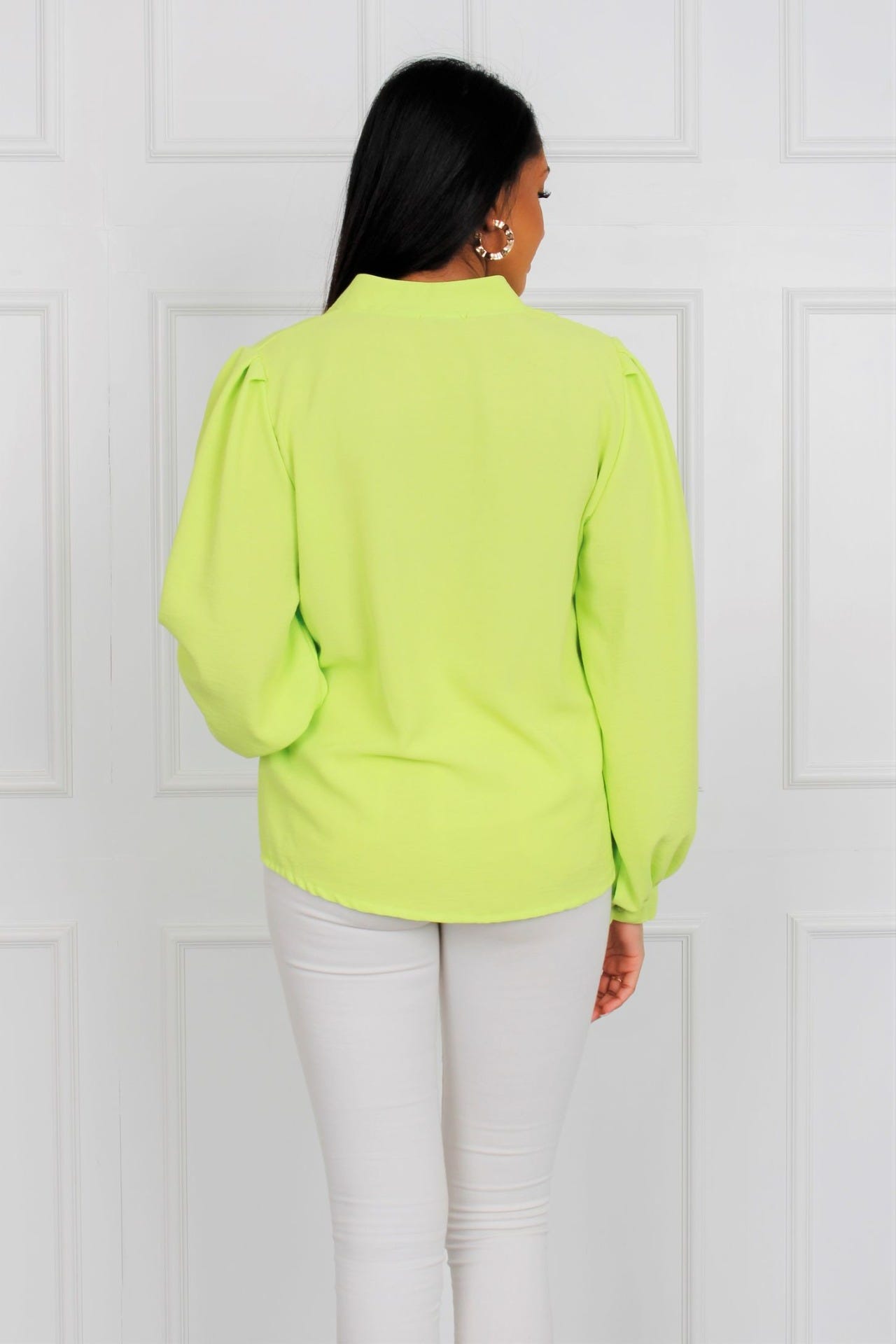 V-ringad blus, Lime