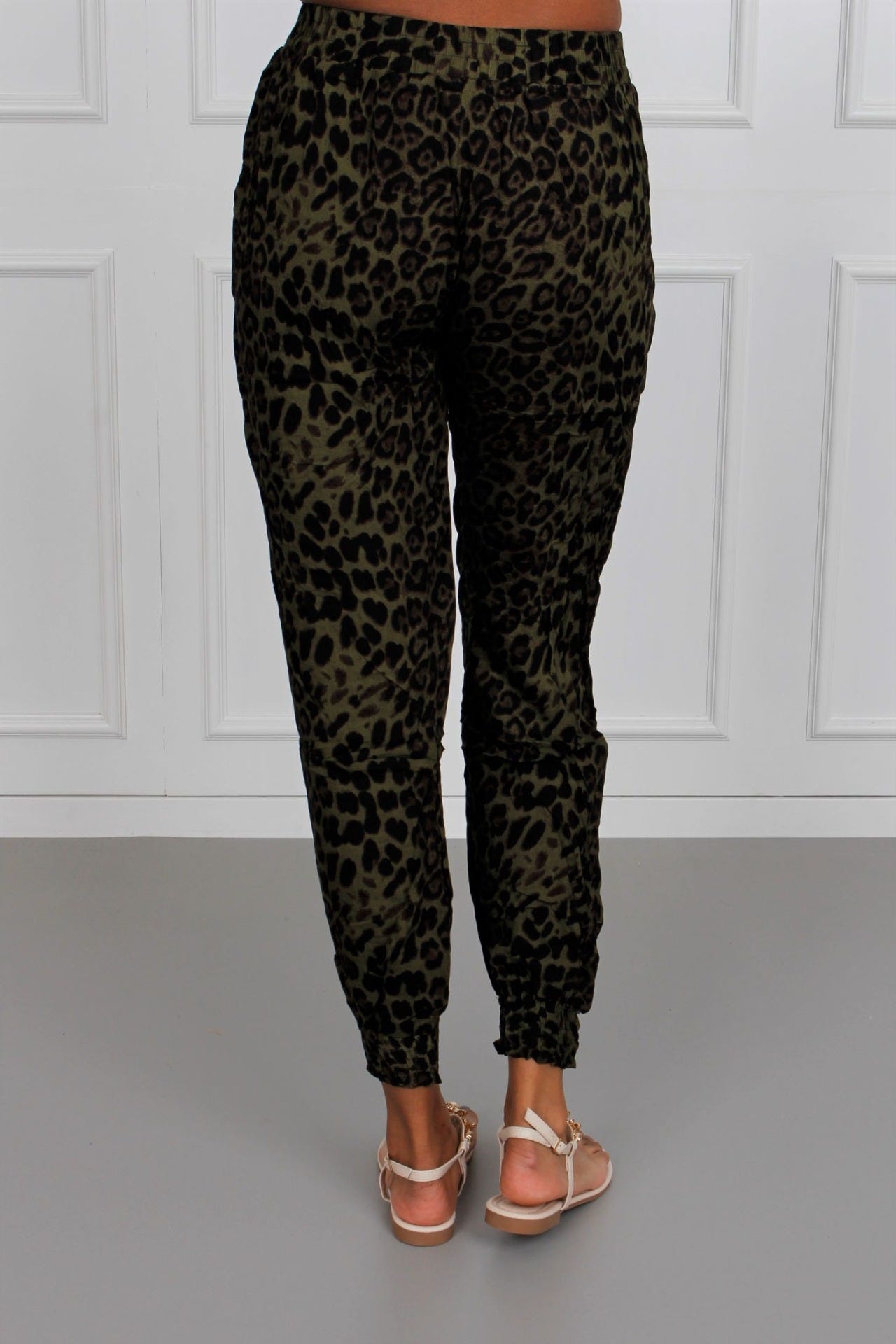 Resårbyxor i leopard, Khaki