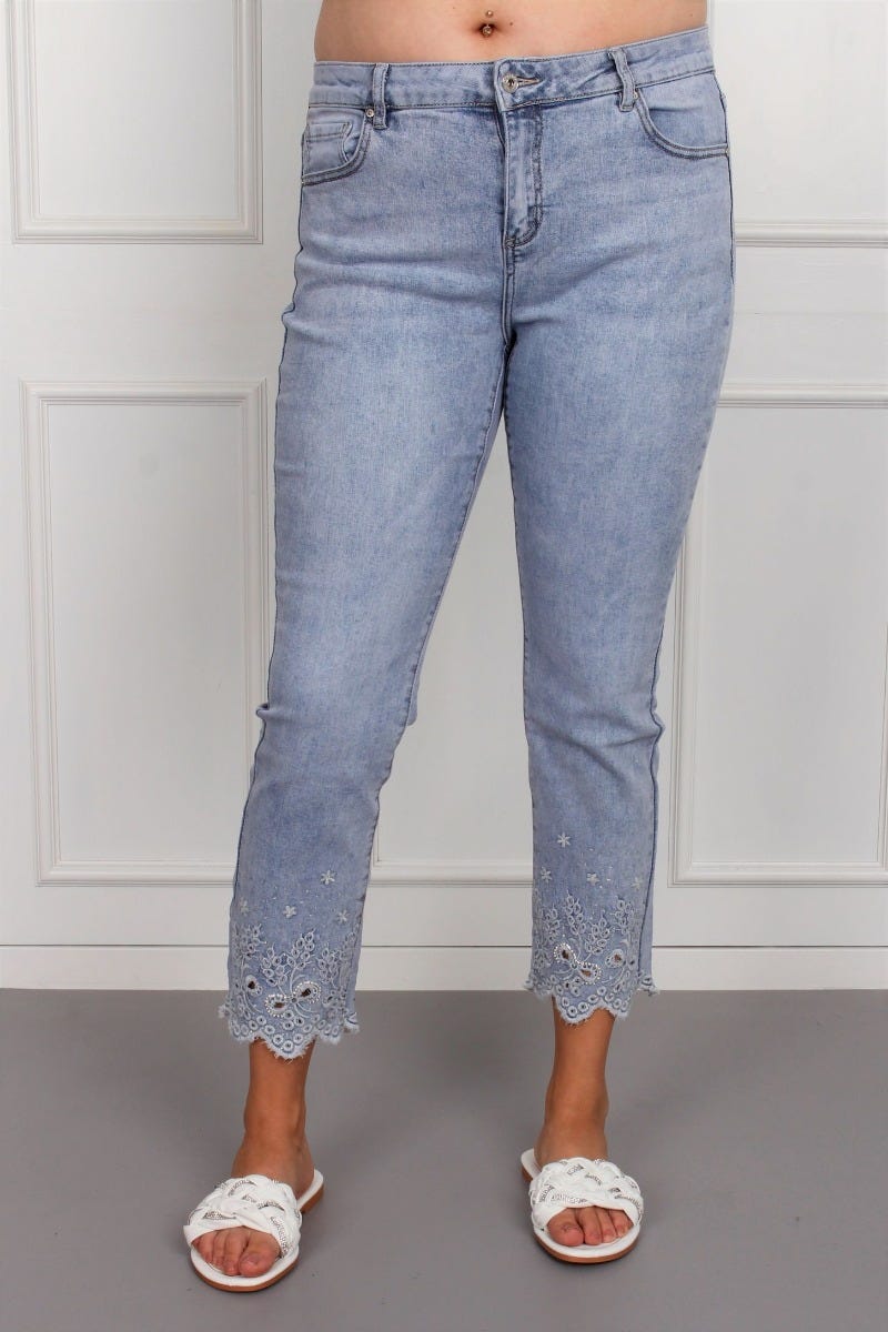 Plus size - Jeans m. broderi och sten