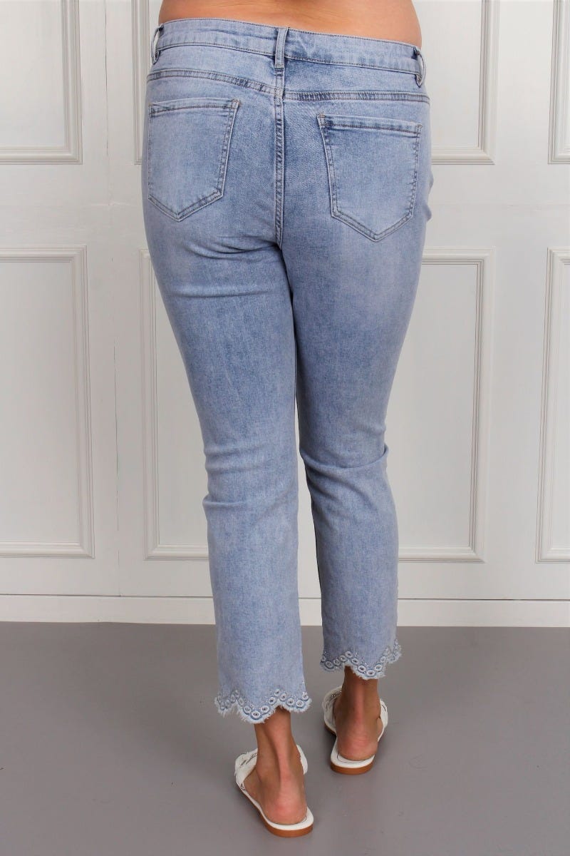 Plus size - Jeans m. broderi och sten