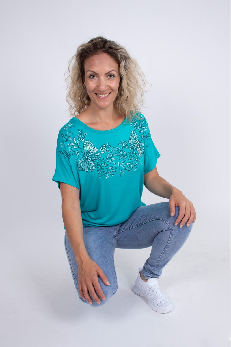 T-shirt m. sommerfugle og blomster motiv Aqua