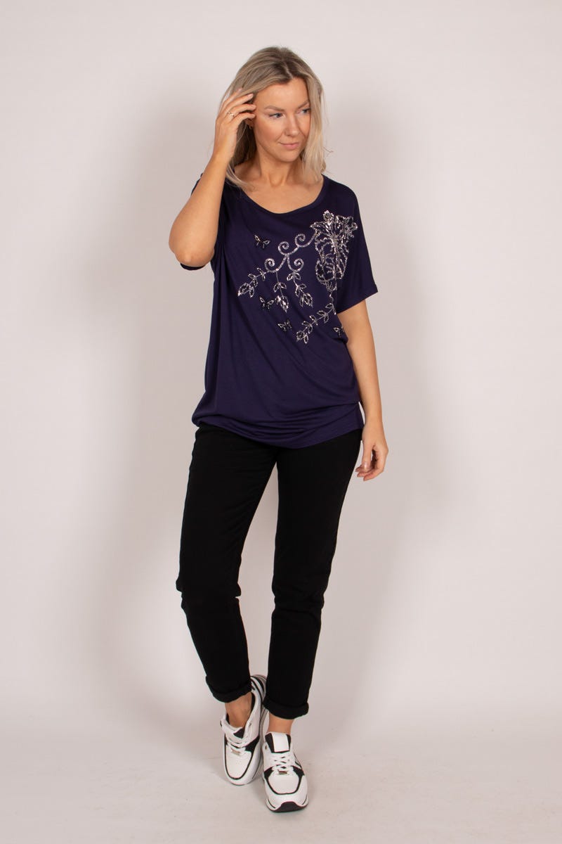 T-shirt m. blomster og sommerfuglemotiv Navy