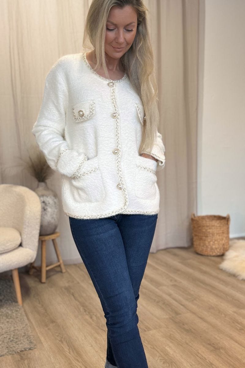 Stickad cardigan m. pärlknappar, Creme