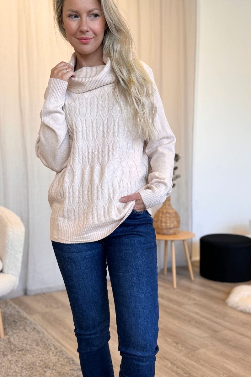 Striktrøje m. rullekrave Beige