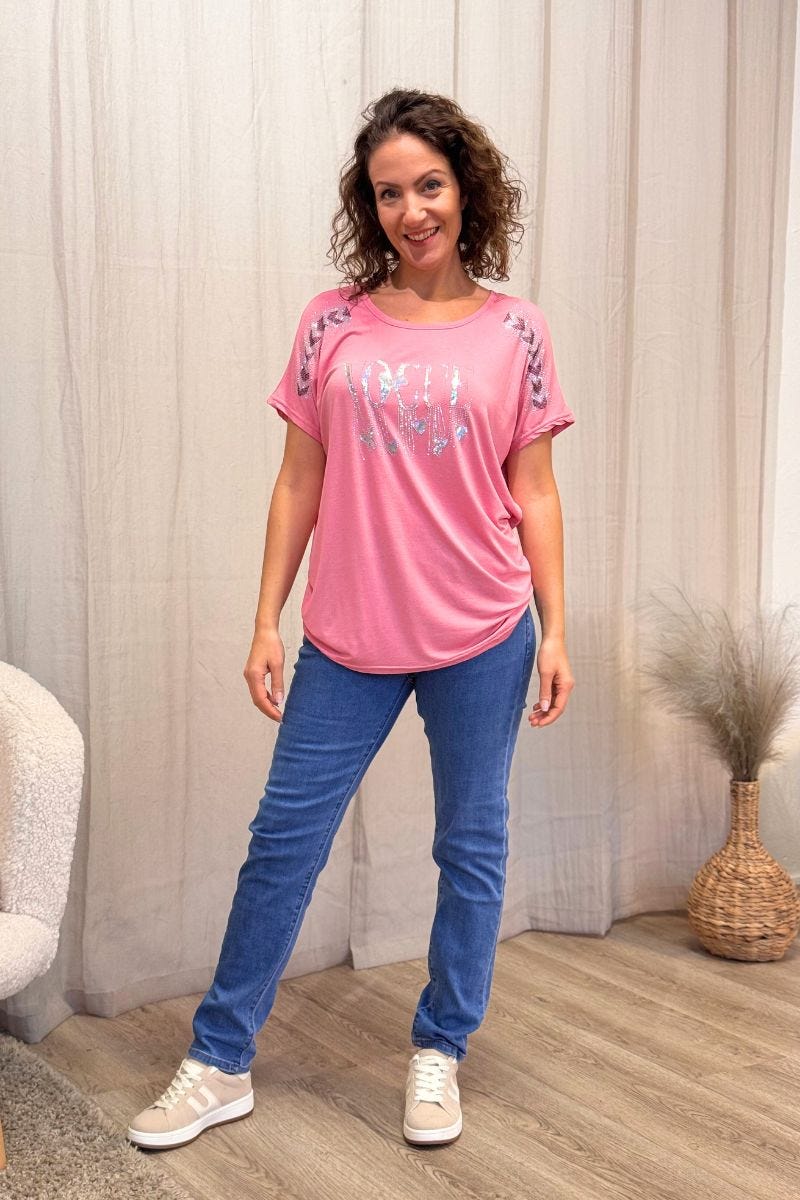 T-shirt med glittrande stenar och text Rosa