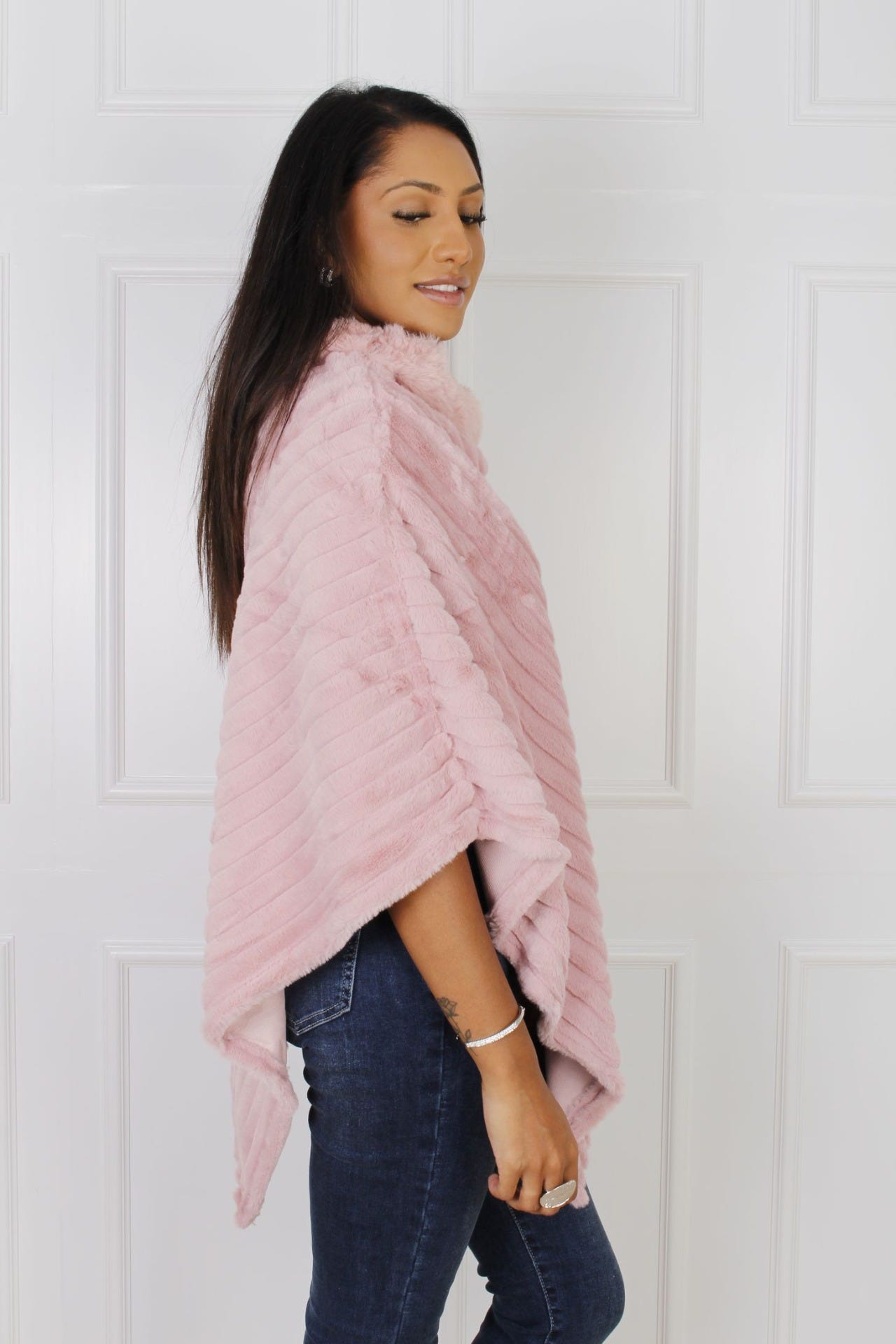 Faux fur poncho med krave, rosa