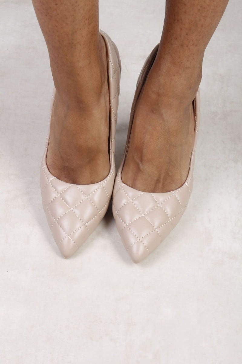 Quiltade pumps, Beige