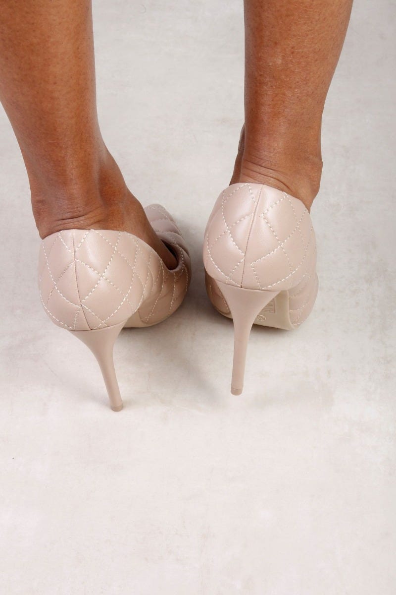 Quiltade pumps, Beige