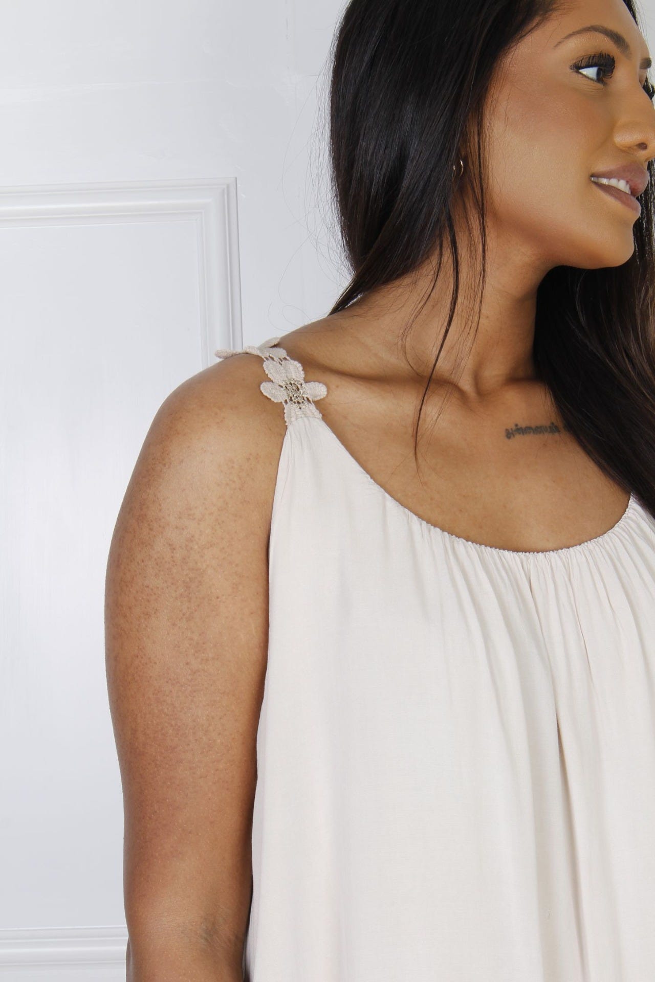 Line klänning m. blommiga axelband, Beige 