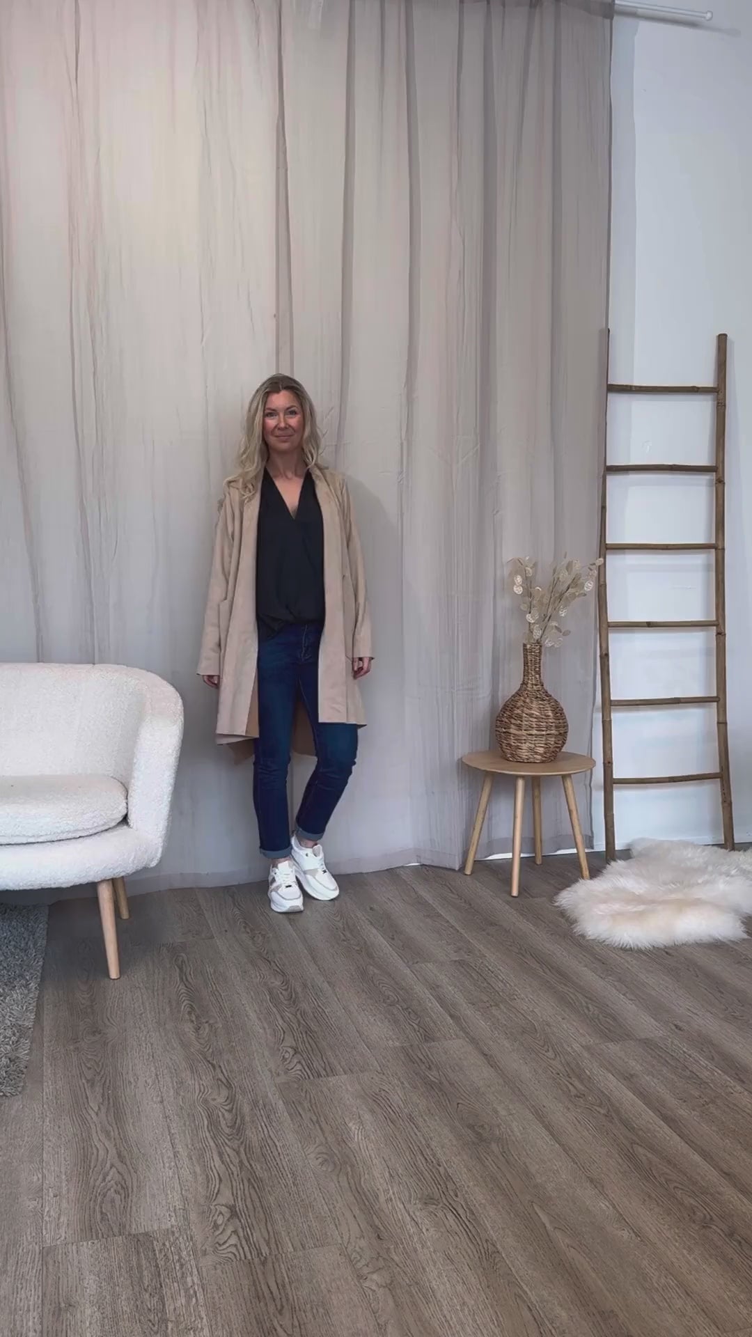 Ladda video: Cardigan i imiterad mocka, Beige