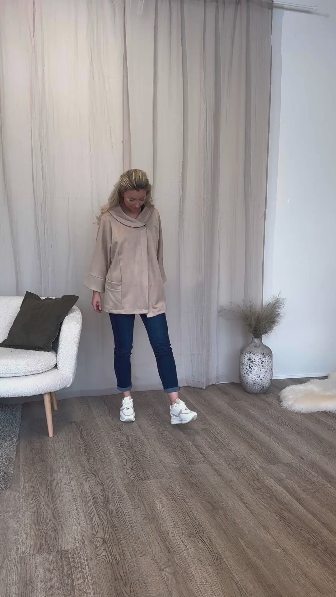 Ladda video: Cape i imiterad mocka, Beige